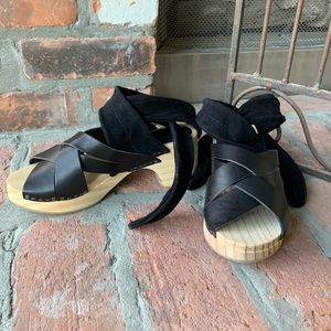 Brand new! Free People - Emmy Wrap Clog - Black